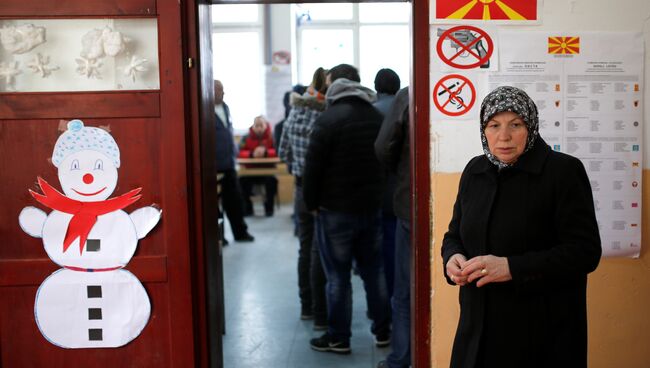 Избирательный участок в Теарце во время парламентских выборов в Македонии. 25 декабря 2016