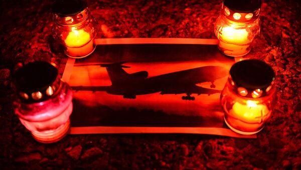 Свечи на акции памяти жертв крушения Ту-154. Архивное фото