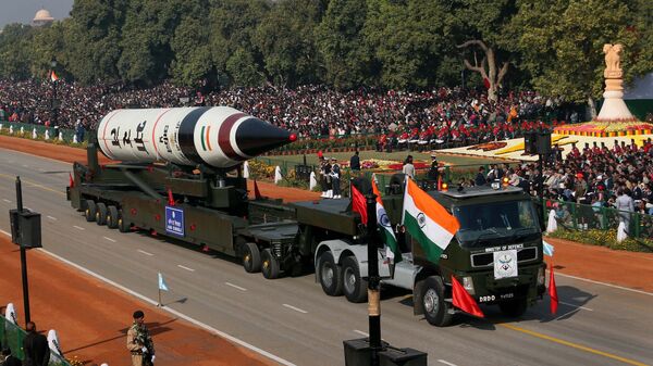 Межконтинентальная баллистическая ракета Агни-5 во время военного парада в Нью-Дели