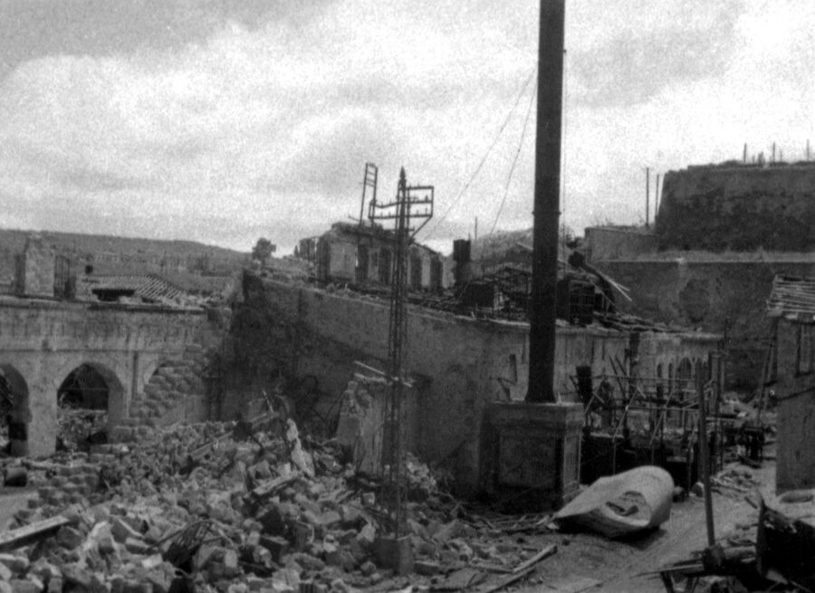 Разрушенный фашистами Севастополь. 1941 год