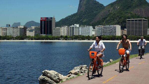 Велосипедисты на набережной Фламенго в Рио-де-Жанейро
