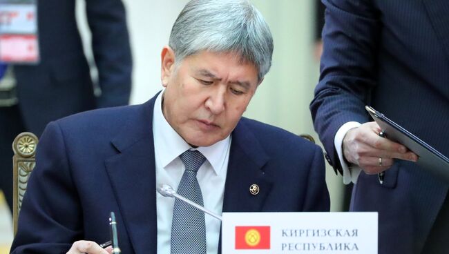 Президент Киргизии Алмазбек Атамбаев на церемонии подписания документов по результатам заседания Высшего Евразийского экономического совета. 26 декабря 2016