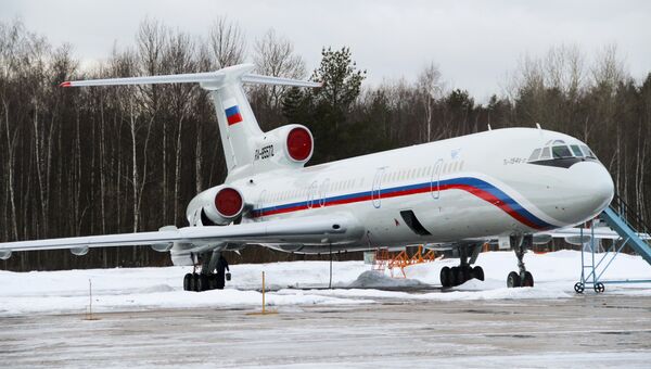 Самолет Ту-154 с регистрационным номером RA-85572 на аэродроме Чкаловский