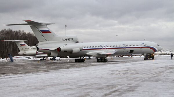 Самолет Ту-154 с регистрационным номером RA-85572 на аэродроме Чкаловский