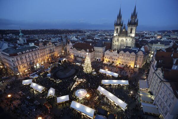 Рождественская елка на Староместской площади в Праге, Чехия