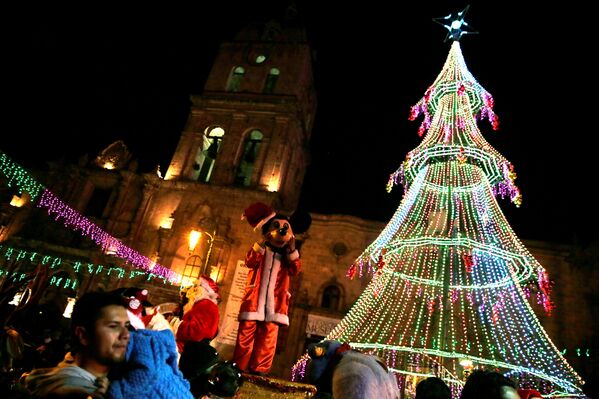 Рождественская елка на площади Сан-Франциско, Ла-Пас, Боливия