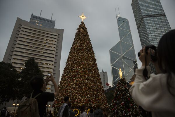 Новогодняя елка в Центральном районе Гонконга