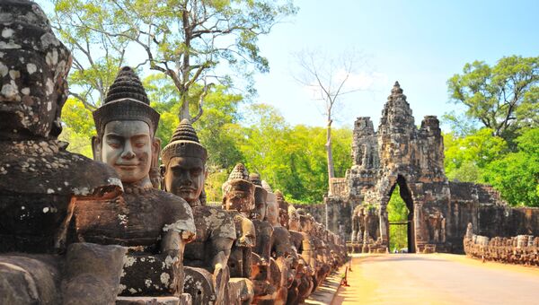 Каменные ворота Ангкор-Тхом в Камбодже