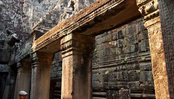 Квадратные колонны Ангкор-Вата в Камбодже