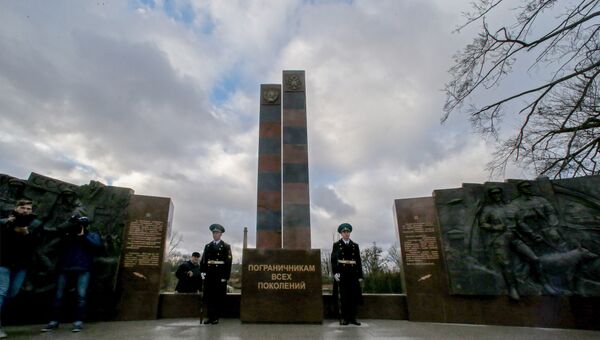 Почетный караул на открытии памятника Пограничникам всех поколений в Парке Победы Калининграда