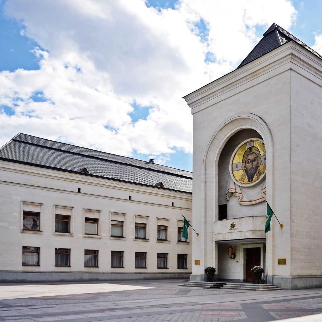 РПЦ назвала освящение памятника Сталину возмутительным - РИА Новости,  18.08.2023