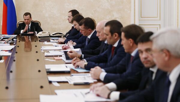 Дмитрий Медведев проводит совещание о мерах по обеспечению сбалансированности региональных и местных бюджетов. 28 декабря 2016