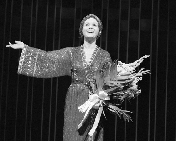Актриса Дебби Рейнольдс после спектакля Женщина года. Нью-Йорк, 8 марта 1983