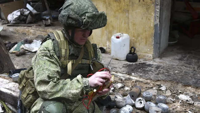 Работа инженеров Международного противоминного центра Вооруженных Сил России в освобожденном Алеппо. Архивное фото