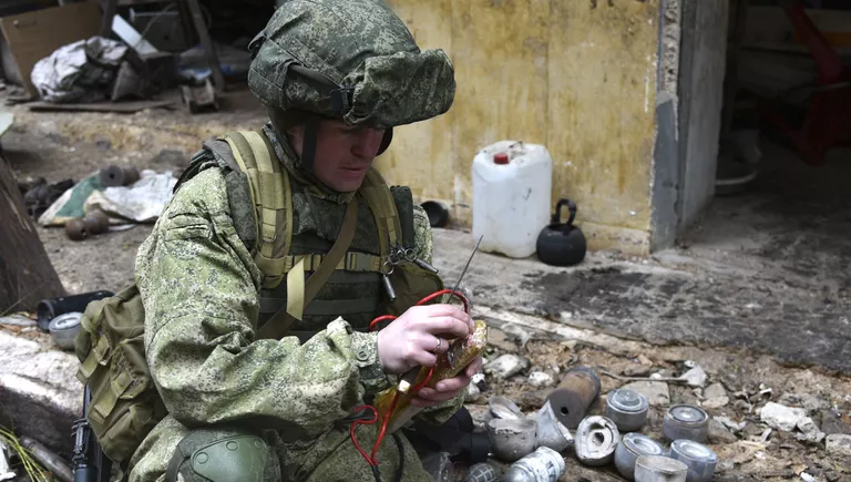 Работа инженеров Международного противоминного центра Вооруженных Сил России в освобожденном Алеппо Работа инженеров Международного противоминного центра Вооруженных Сил России в освобожденном Алеппо