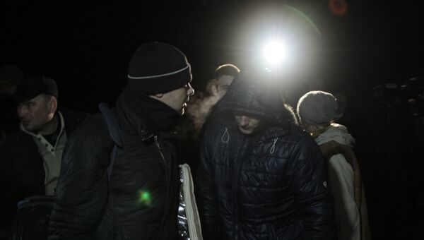 Возвращенные украинскими военными пленные ДНР и ЛНР на окраине Горловки Донецкой области
