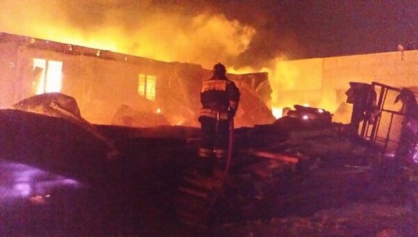 Тушение пожара в производственном цехе в Ростове-на-Дону