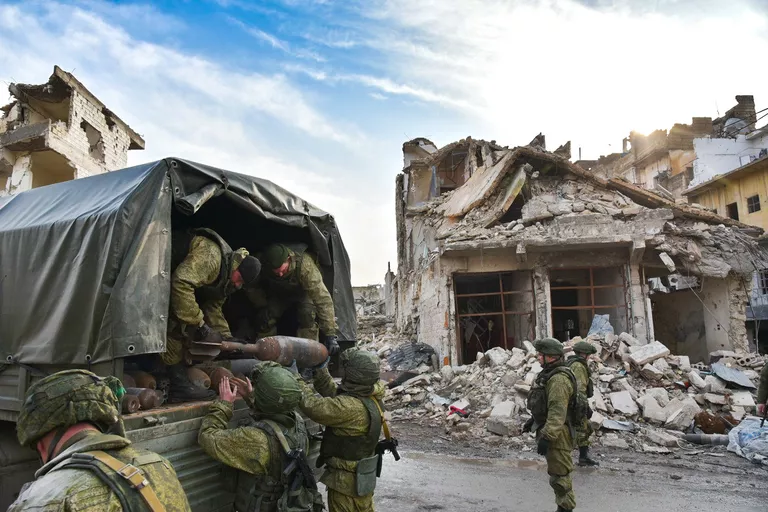 Военные инженеры ВС РФ во время работ по разминированию восточных районов Алеппо Военные инженеры ВС РФ во время работ по разминированию восточных районов Алеппо