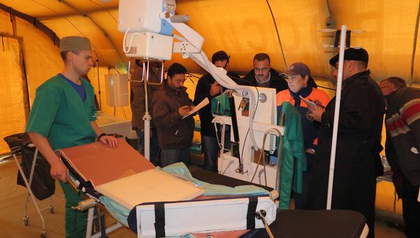 Работа мобильного госпиталя МЧС России в Сирии. Архивное фото