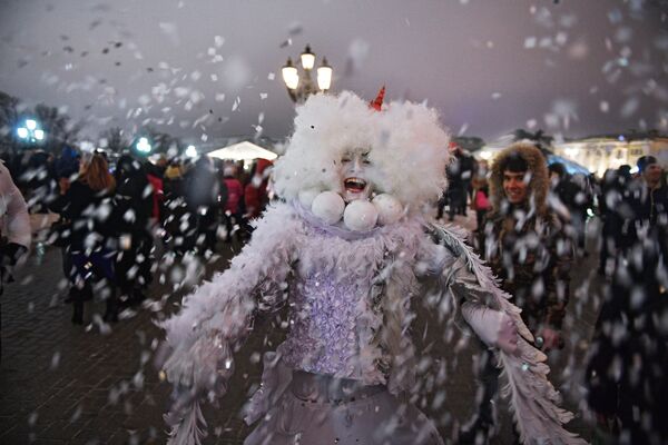Артист во время новогодних гуляний в Москве