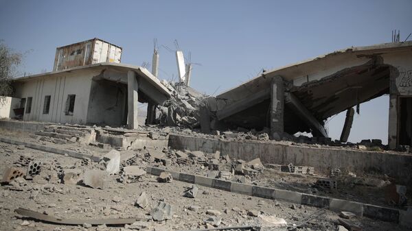 Разрушенное после авиаудара в Сане, Йемен