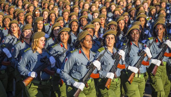 Военный парад, посвященный победе революционных сил Кубы, прошел в столице острова Гаване