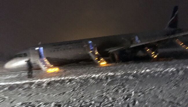 Аварийная посадка самолета в аэропорту Храброво. Архивное фото