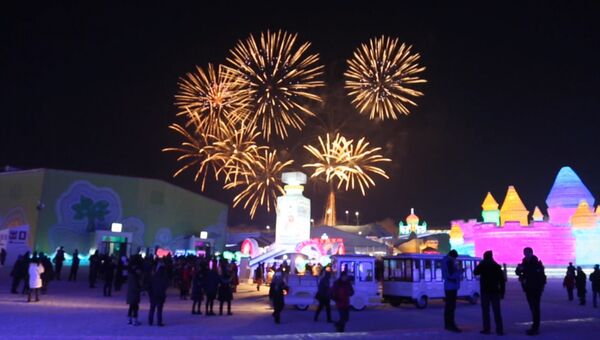 Открытие зимнего фестиваля в Харбине: фейерверк и дворцы изо льда