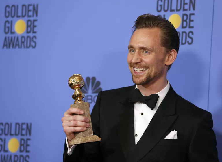 Актер Том Хиддлстон на 74-й ежегодной премии Золотой глобус в Беверли-Хиллз Актер Том Хиддлстон на 74-й ежегодной премии Золотой глобус в Беверли-Хиллз