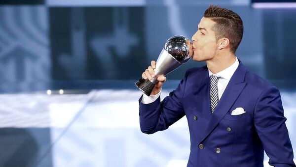 Криштиану Роналду стал лучшим футболистом года по версии ФИФА. 9 января 2017