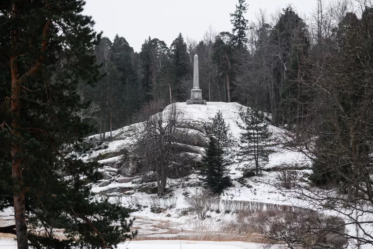 Обелиск братьев Броглио в парке Монрепо города Выборг Обелиск братьев Броглио в парке Монрепо города Выборг