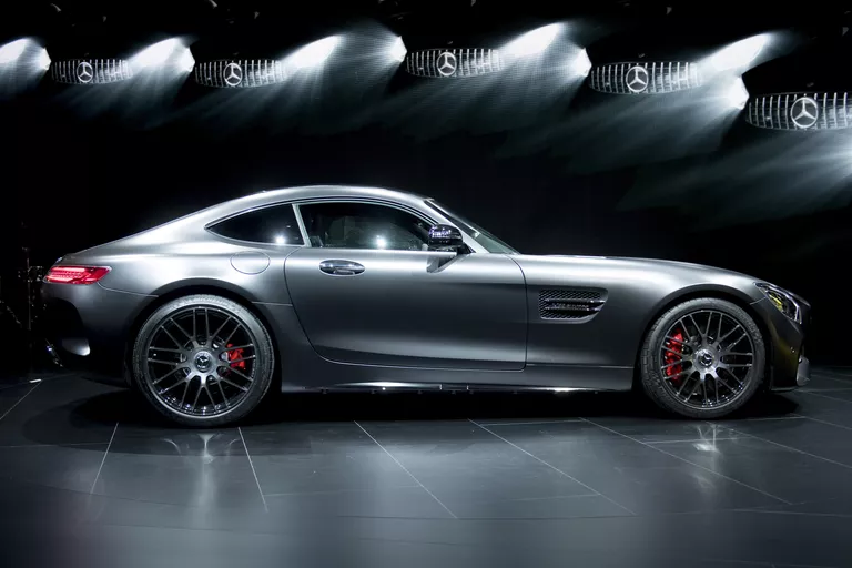 Автомобиль Mercedes-AMG GT C Edition 50 на автосалоне в Детройте Автомобиль Mercedes-AMG GT C Edition 50 на автосалоне в Детройте