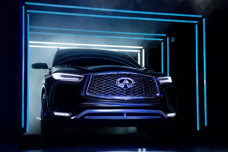 Автомобиль Infiniti QX50 на автосалоне в Детройте Автомобиль Infiniti QX50 на автосалоне в Детройте