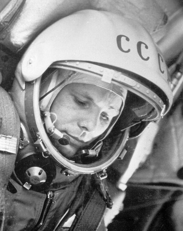 Юрий Гагарин в кабине космического корабля Восток-1 перед стартом 12 апреля 1961 года