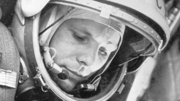 Юрий Гагарин в кабине космического корабля Восток-1 перед стартом 12 апреля 1961 года.