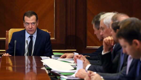 Председатель правительства РФ Дмитрий Медведев во время совещания по социально-экономическим вопросам. 10 января 2017