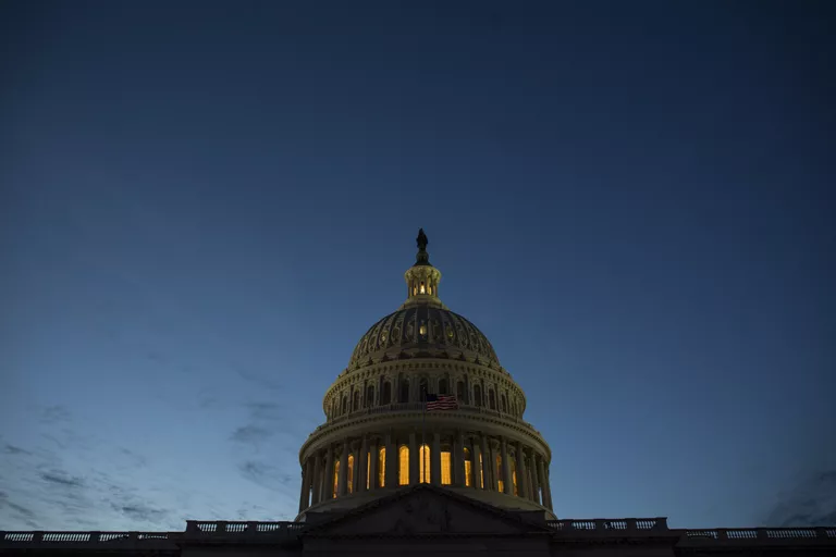 Здание Конгресса США на Капитолийском холме в Вашингтоне Здание Конгресса США на Капитолийском холме в Вашингтоне