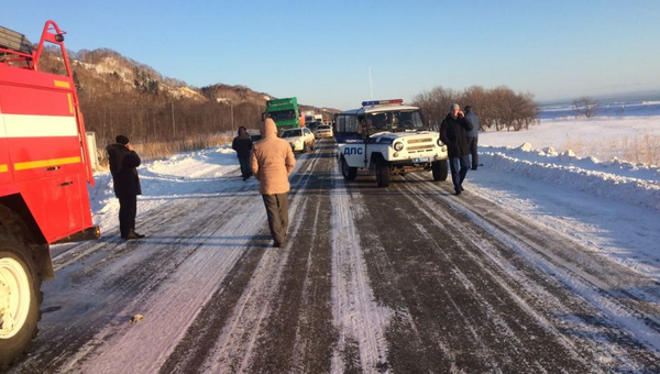 На месте ДТП с участием машины скорой помощи в Макаровском районе Сахалинской области. 11 января 2017