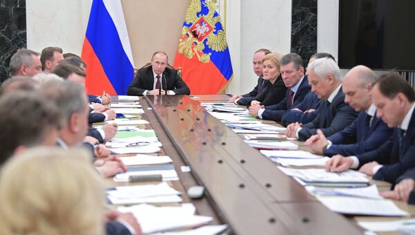 Президент РФ Владимир Путин проводит совещание с членами кабинета министров РФ в Кремле. 11 января 2017