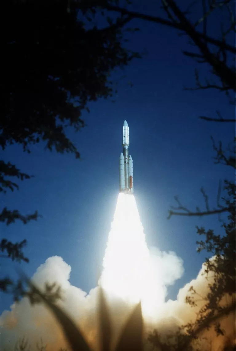 Вояджер-2 запущен 20 августа 1977 Вояджер-2 запущен 20 августа 1977