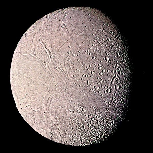 Снимок Энцелада - спутника Сатурна сделанный зондом Вояджер