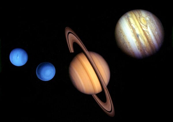 Комбинированное изображение планет сделанное из снимков двух космических аппаратов Вояджер