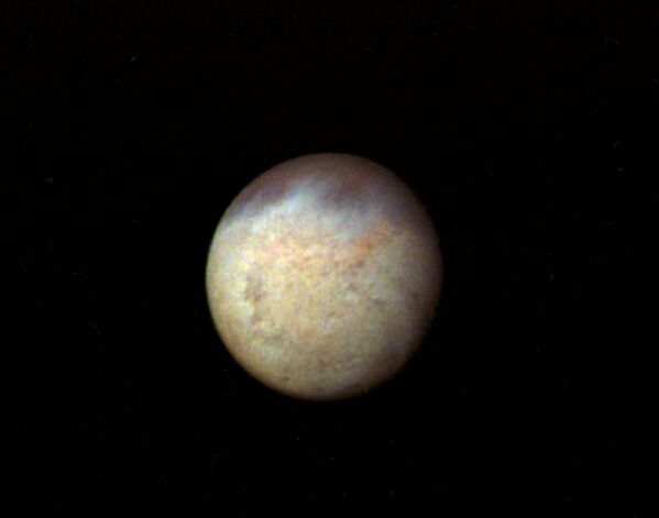 Снимок Тритона - спутника Нептуна сделанный зондом Вояджер-2