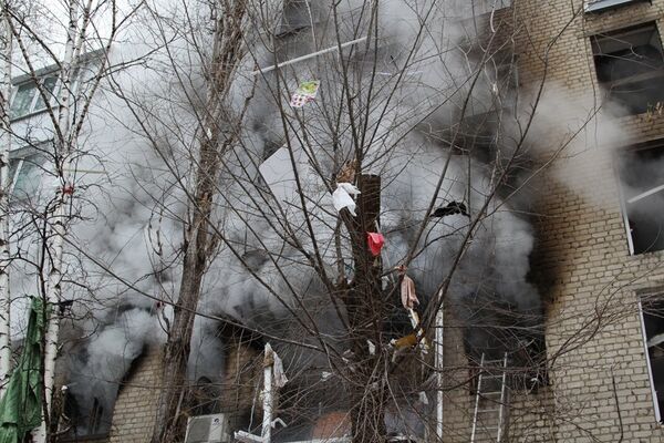 На месте взрыва бытового газа в многоэтажном доме в Ленинском районе Саратова