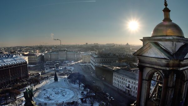 Вид с колоннады Исаакиевского собора на Мариинский дворец в Санкт-Петербурге 