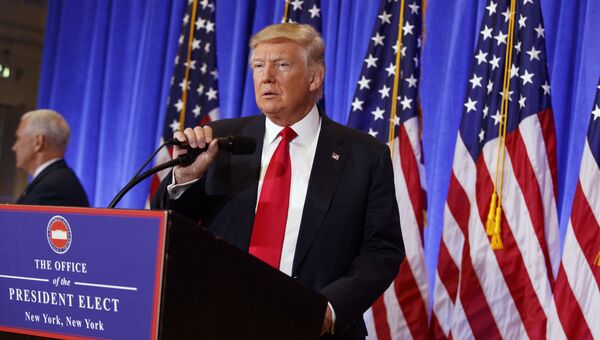 Избранный президент США Дональд Трамп во время первой официальной пресс-конференции в Нью-Йорке. 11 января 2017