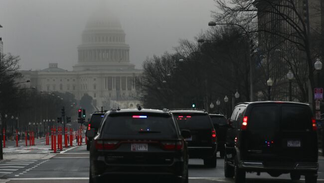 Президентский кортеж у здания Конгресса в Вашингтоне, где проходит обсуждение реформы здравоохранения США. 4 января 2017