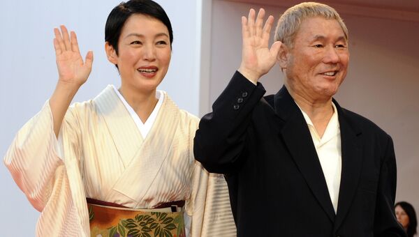 Японский режиссер Такеши Китано и японская актриса Канако Хигути