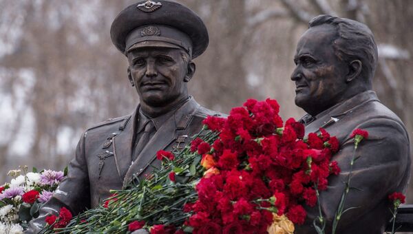 Открытие памятника конструктору пилотируемых космических кораблей Сергею Королеву и первому космонавту Земли Юрию Гагарину в Королеве