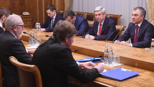 Председатель Государственной Думы РФ Вячеслав Володин (справа) и председатель ПАСЕ Педро Аграмунт (слева) во время встречи в Москве. Архивное фото